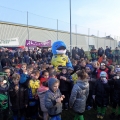 la joie des Premiers Pas U7 avec les Medailles autour de la Mascotte