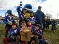 les U10 de Caluire avec le Trophée