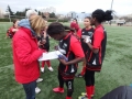 signature de la feuille de match par Aisse Capitaine des Cadettes de Doisneau